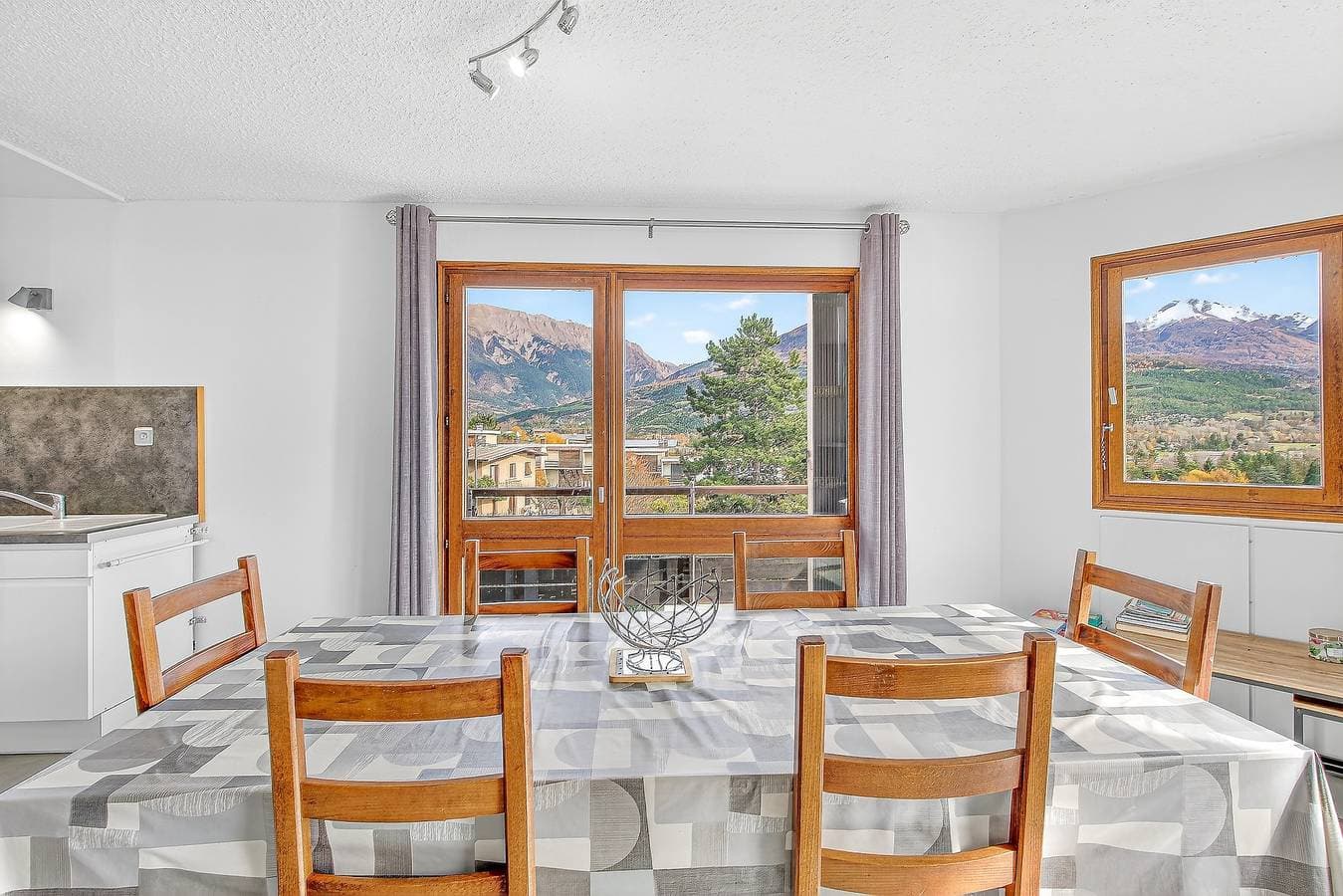 Foto 6 von 35: Le Plein Ciel – Seeblick, WLAN, renoviertes Apartment in Embrun