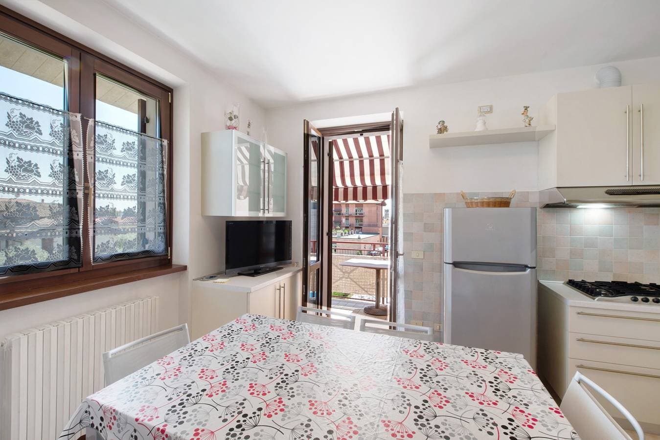 Foto 5 von 21: Ferienwohnung "Residenz San Zeno S P House" mit Gemeinschaftspool, Terrasse und Klimaanlage