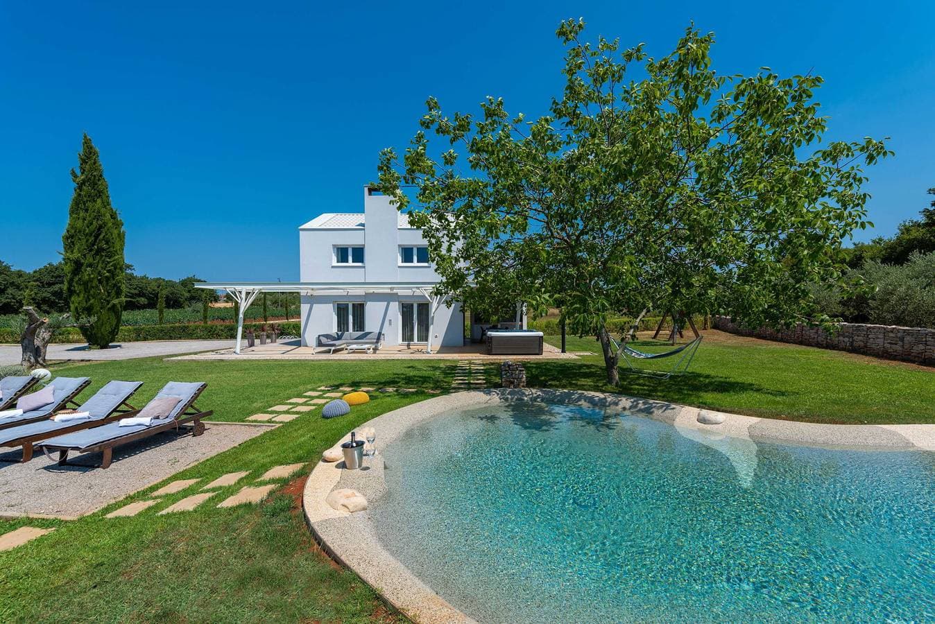 Foto 4 von 58: Ferienhaus Casia mit Pool