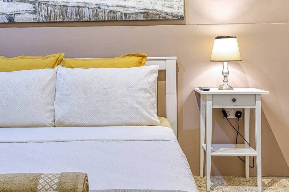 Foto 3 von 30: Spacious 4Br Sliema Apt w/ Terrace & Top Location
