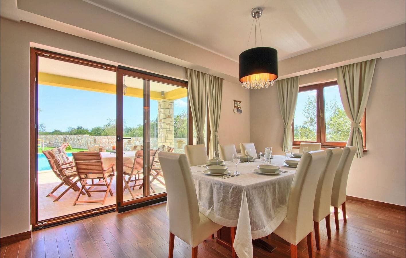 Geräumige Ferienwohnung mit Pool, WLAN und Parkplatz – der perfekte Urlaubsort! 1