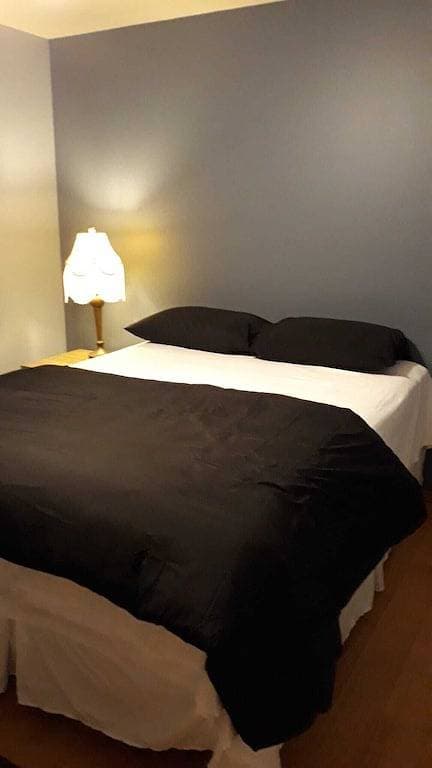 Foto 2 von 33: 3 Bedroom Cottage - Sunroom + Patio + Fire Pit