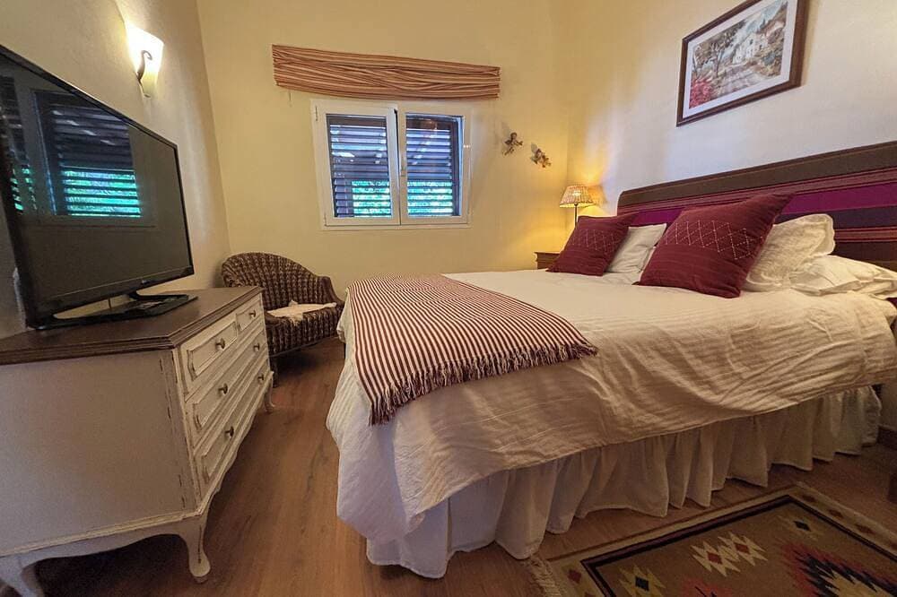 Foto 2 von 30: \"Los Jazmines\" Blick Auf Berg Und Meer.  Jacuzzi Exterior, Peace und WIFI