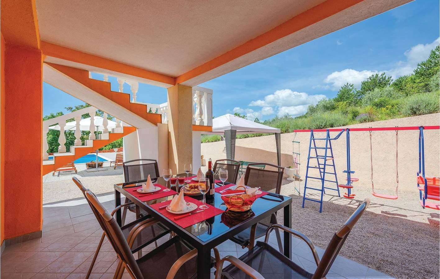 Foto 3 von 53: Sonnige 2-Zimmer-Wohnung mit Pool, WLAN und Terrasse
