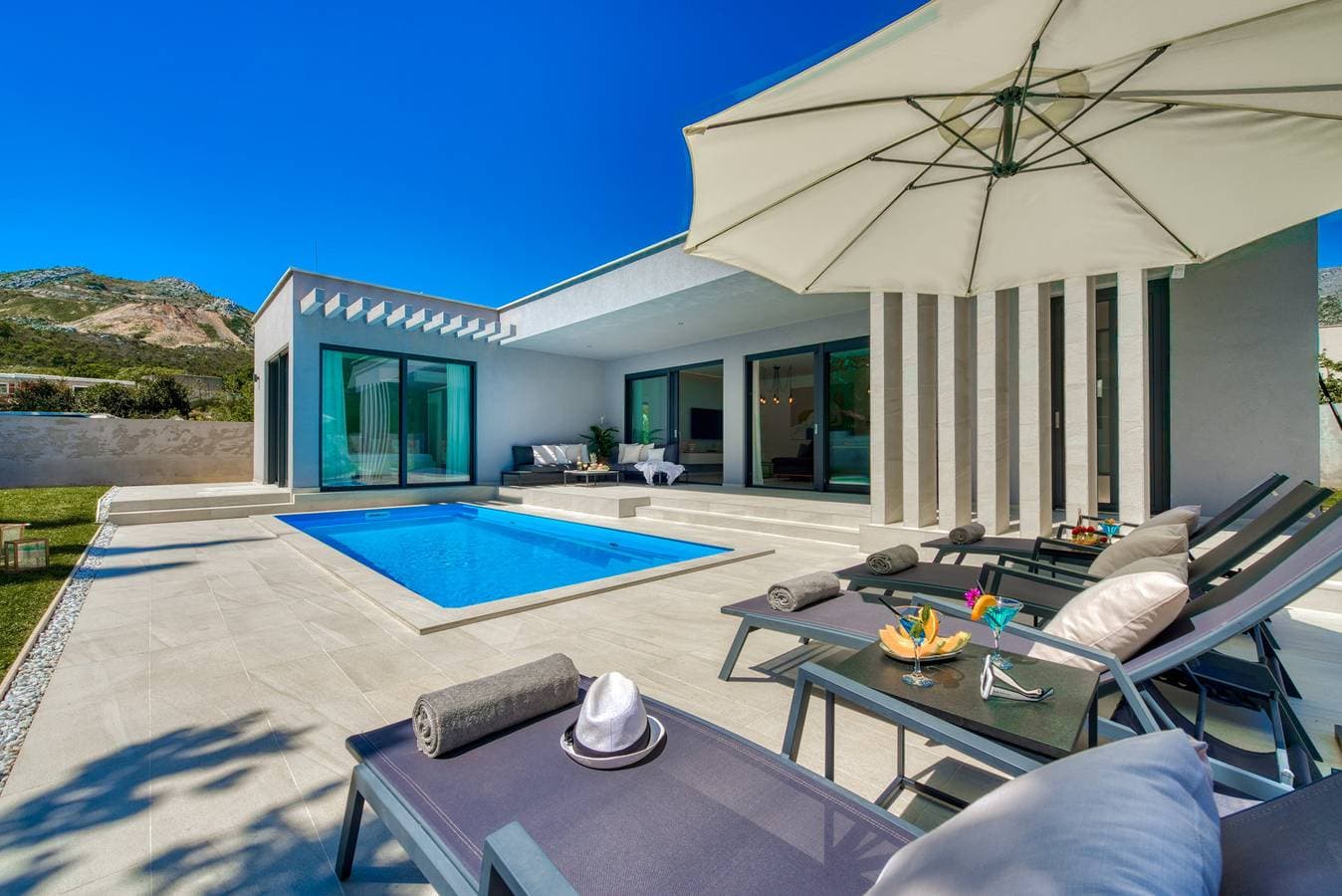 Foto 4 von 48: Villa Fyra mit Pool