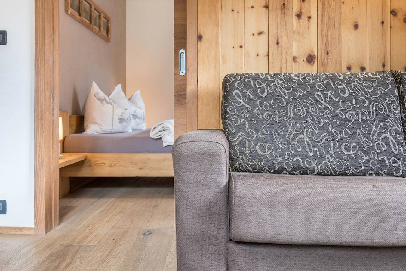 Foto 6 von 30: Ferienwohnung 'La Plates - Daduman' mit Bergblick, Terrasse & Sauna