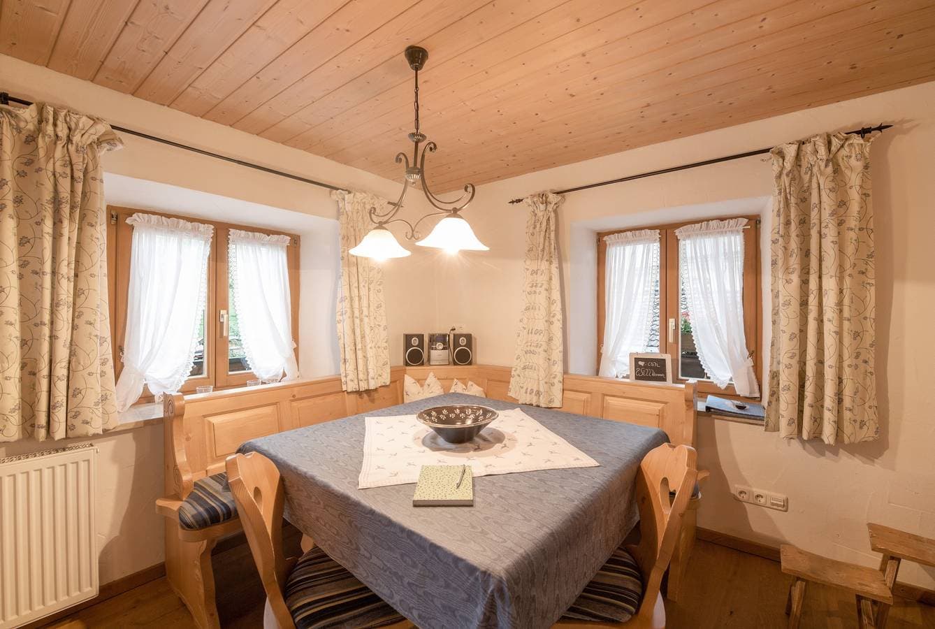 Foto 6 von 25: Ferienwohnung Waxenstein mit Balkon, Bergblick und WLAN