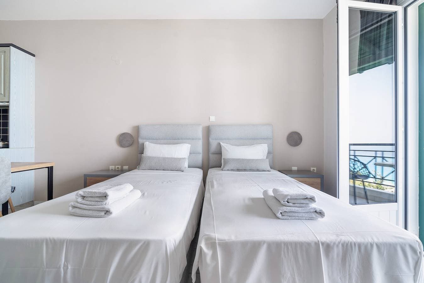Foto 6 von 30: Ferienwohnung in einem Hotel 'Sunset Premium Studio 5' mit Meerblick, Gemeinschaftspool und WLAN
