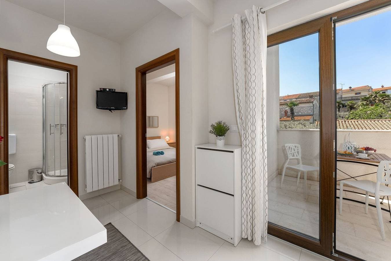 Foto 13 von 28: Extravagantes Apartment nur 100 Meter zum Strand mit Salzwasserpool und Jacuzzi