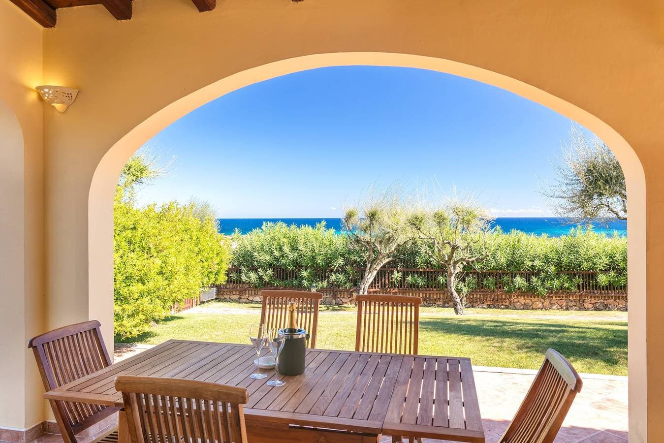 Foto 2 von 30: Traumhafte Ferienwohnung mit Meerblick - Villa Nina