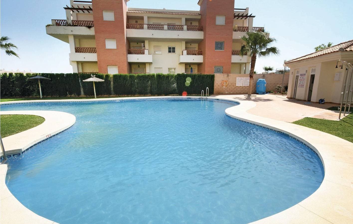 Apartment mit Poolterrasse: 2,5 km zum Bil Bil Strand 1