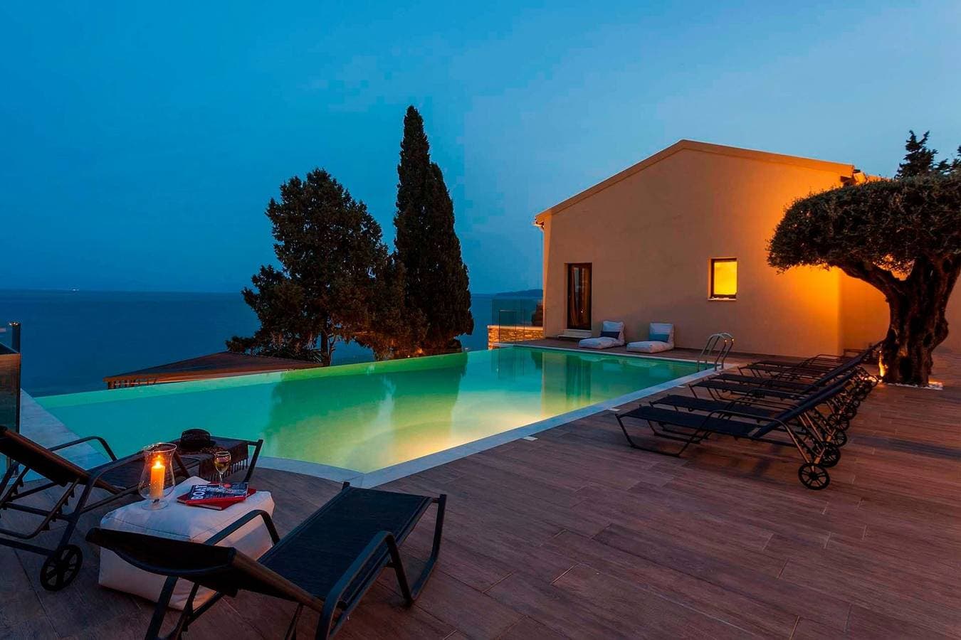 Foto 5 von 24: Stunning Seafront Corfu Residence | Villa Serene | Private Heated Pool