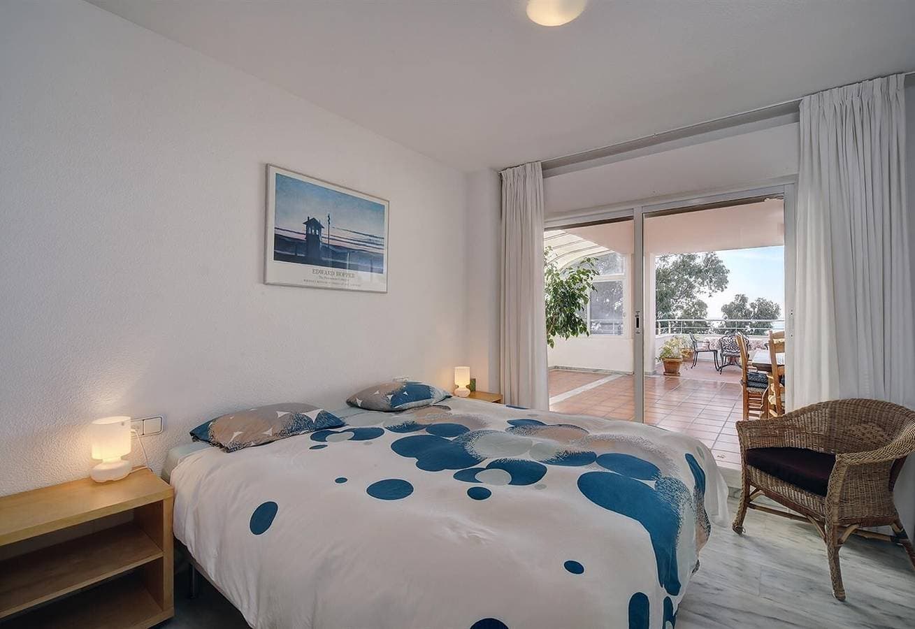 Foto 9 von 32: Ferienwohnung "Boulevard 305" mit Meerblick, Pool, WLAN, Balkon, Terrasse & Garten