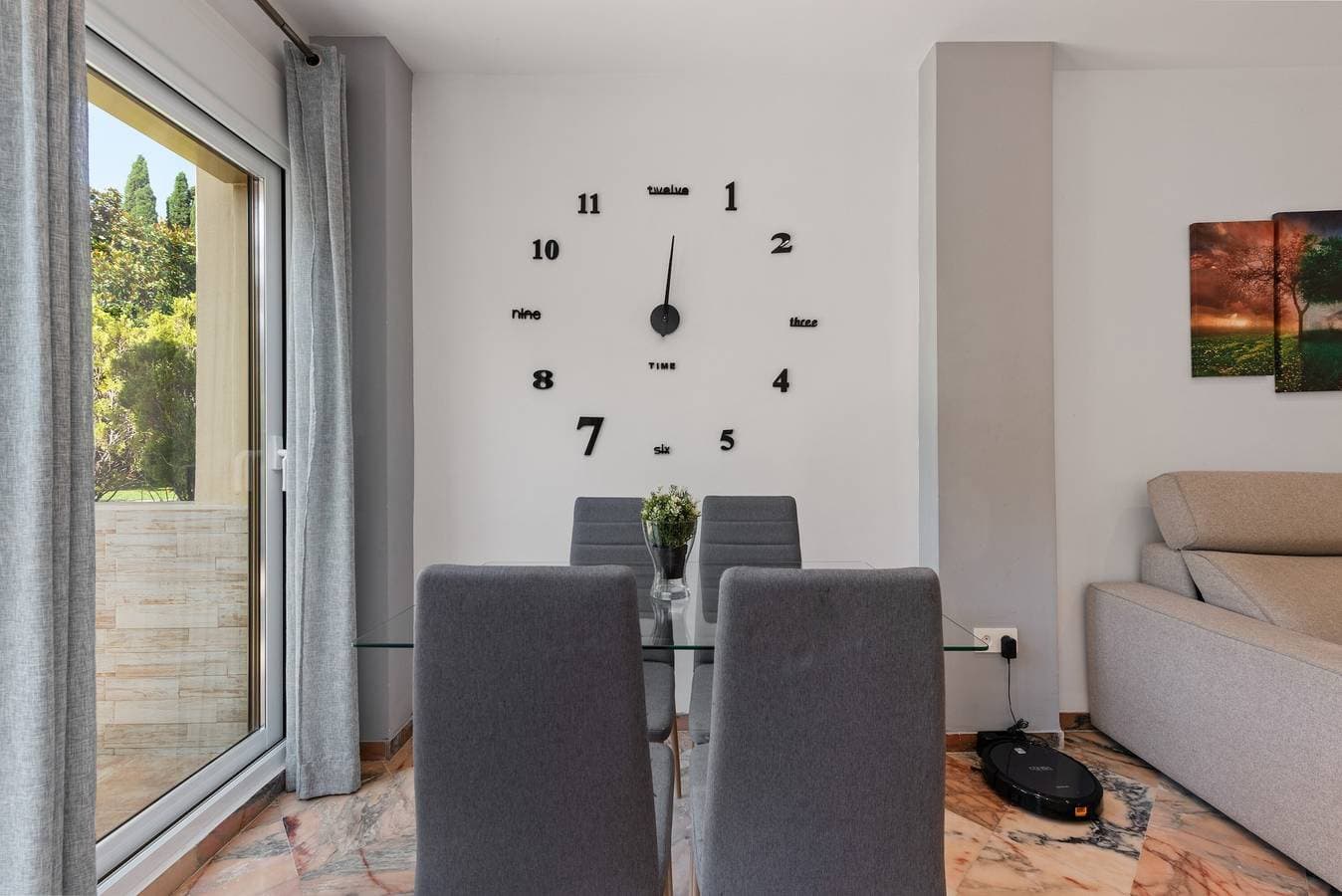 Foto 5 von 25: Einzimmerwohnung 'Romana Playa 203' mit Pool, privater Terrasse und WLAN