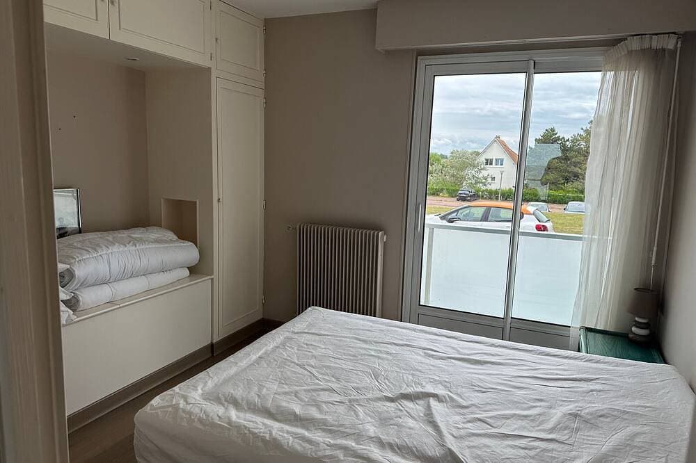 Foto 2 von 13: 2-Zimmer-Wohnung mit Meerblick, Loggia, Parkplatz und voller Ausstattung