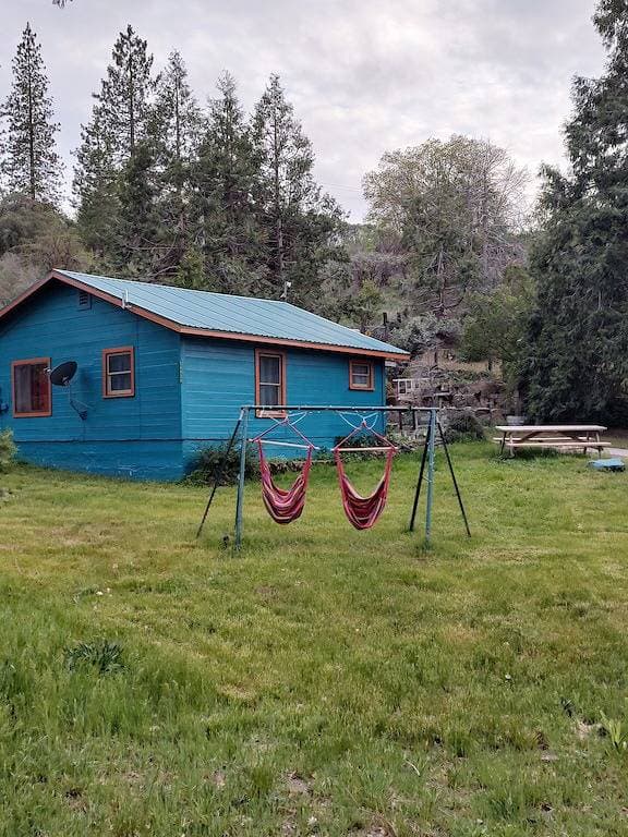 Foto 5 von 14: Cabin 8 miles from Kings Canyon entrance gate.