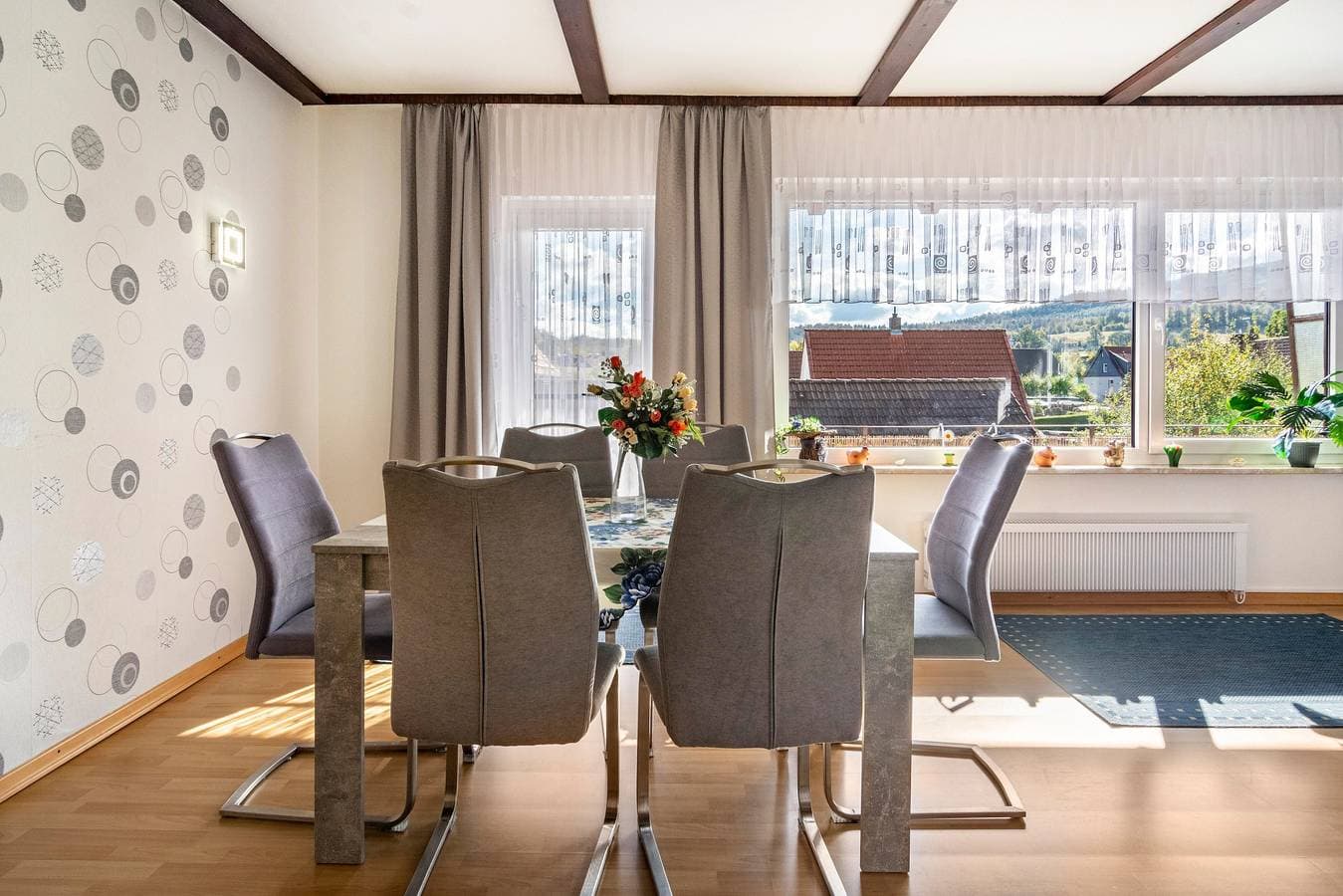 Foto 10 von 39: Ferienwohnung 'Wolfswind' mit Bergblick, Balkon und Wi-Fi