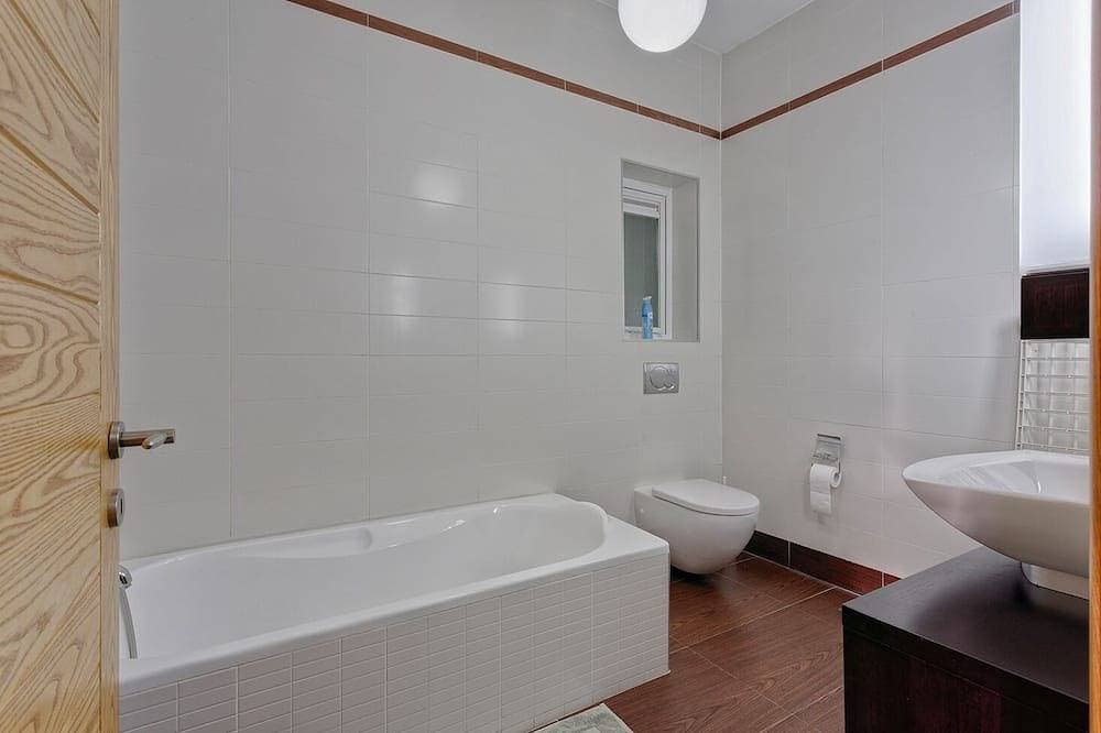 Foto 6 von 30: Luxury Apt w/Side Seaviews & Pool, Best Location