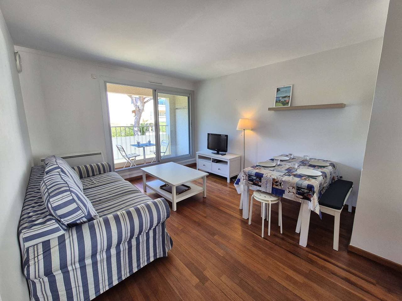 Foto 3 von 15: Ferienwohnung für 4 Personen mit Pool