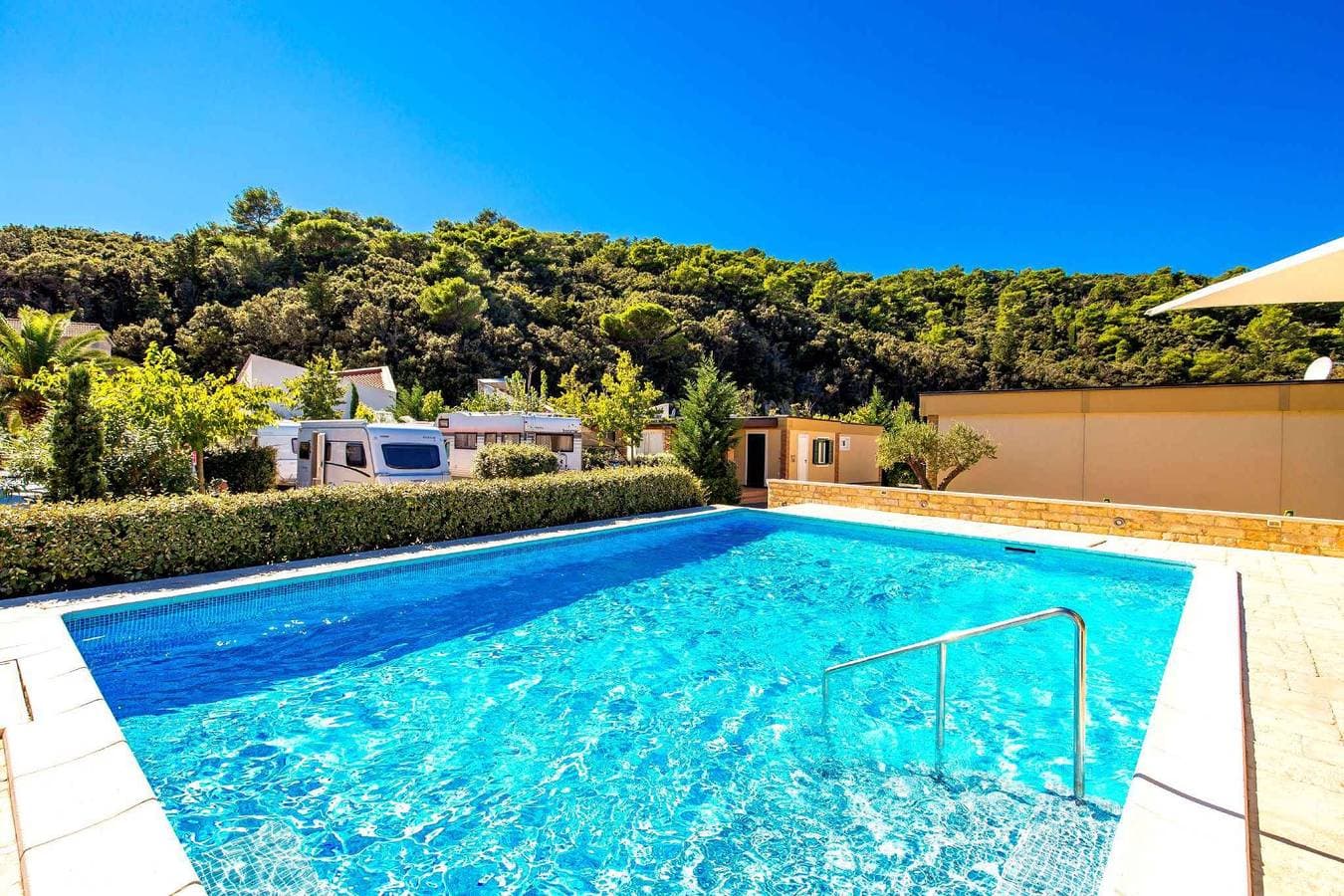 Foto 5 von 29: Ferienhaus mit Pool und Klimaanlage
