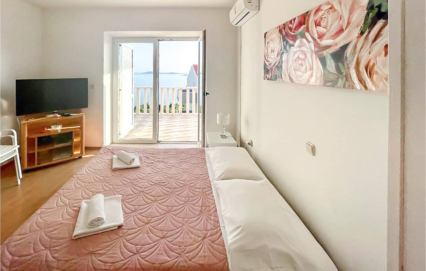 Foto 7 von 20: Apartment mit Meerblick, Pool, Terrasse und nur wenige Schritte vom Strand entfernt