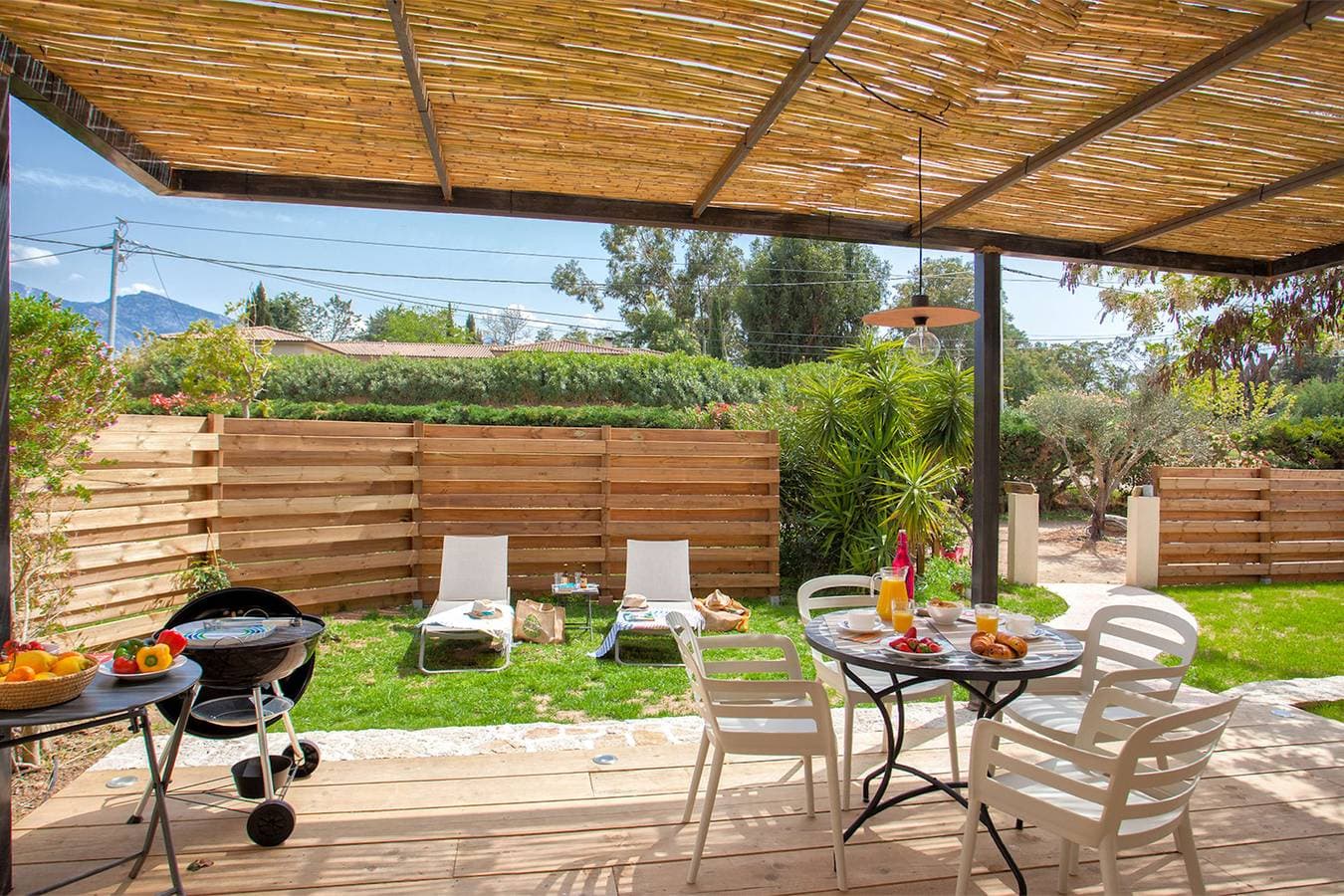 Foto 4 von 26: Neue Wohnung "Magnolia", Pergola-Terrasse, privater Garten - 2 4 Personen