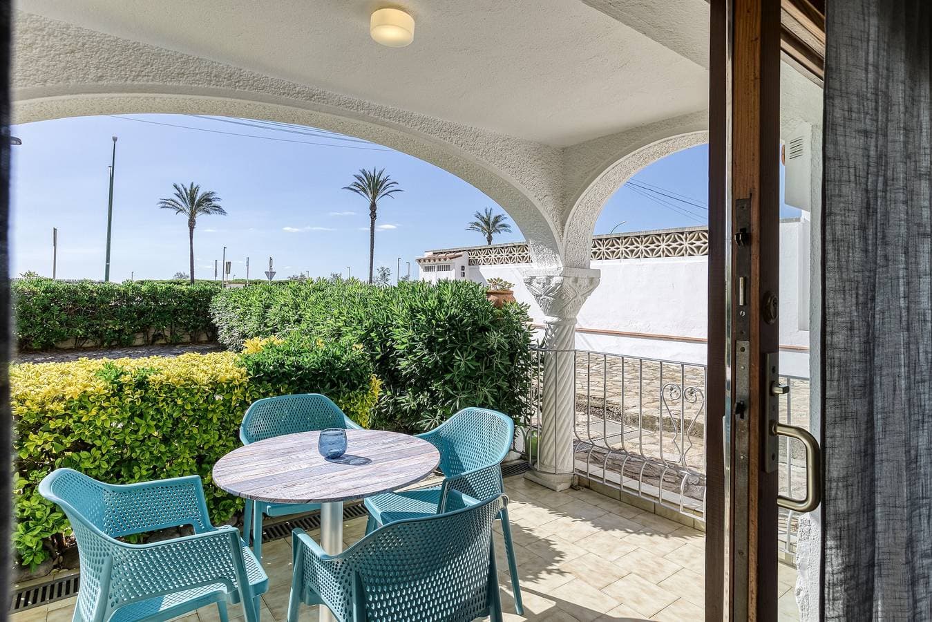 Foto 2 von 25: Apartment 'Salins 2' mit überdachter Terrasse am Strand von Empuriabrava, WLAN & Klimaanlage