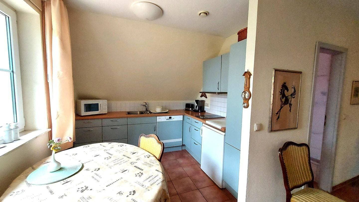 Foto 5 von 21: Ferienwohnung Uhlenhuus: Reetdachromantik mit Gartenterrasse & Carport