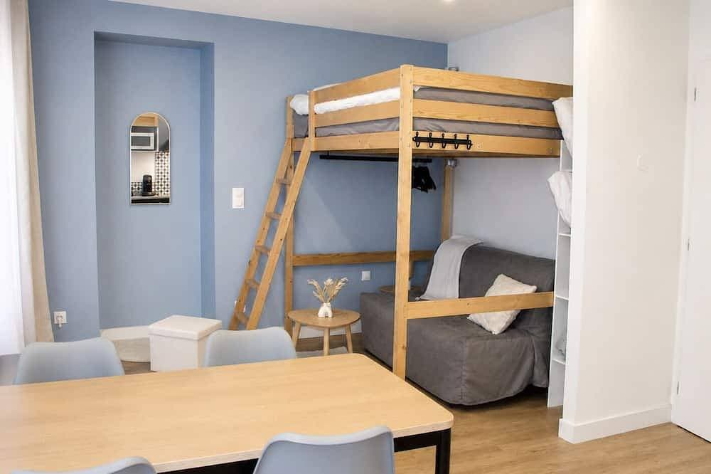 Air-conditioned studio with balcony 5 minutes from the citadel 1