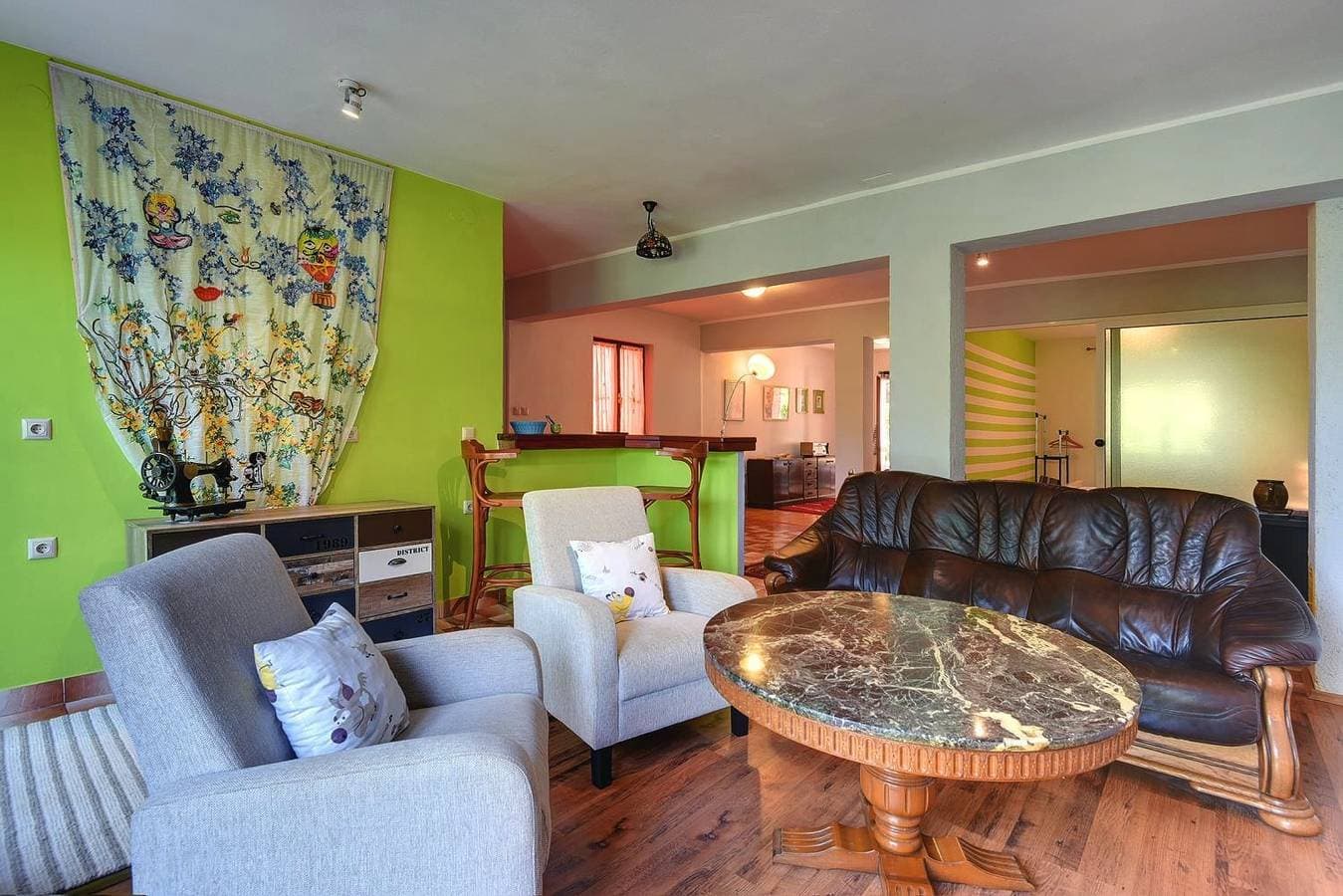 Foto 8 von 20: Appartement mit drei Terrassen, Liegewiese, WLAN