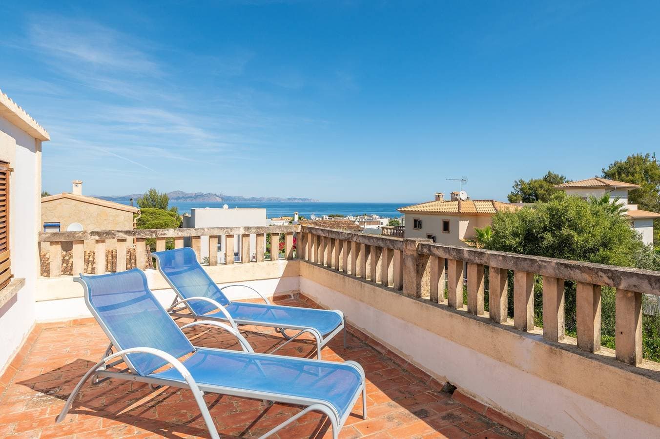 Foto 7 von 26: Klimatisiertes Ferienhaus mit Pool, Garten, Terrasse und WLAN