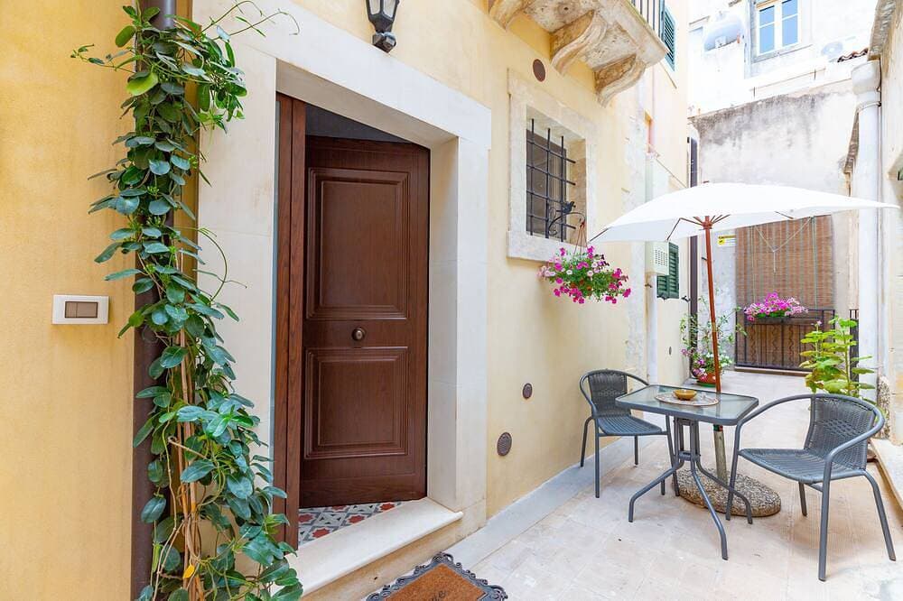 Cozy vacation home in the historic center of Noto 1