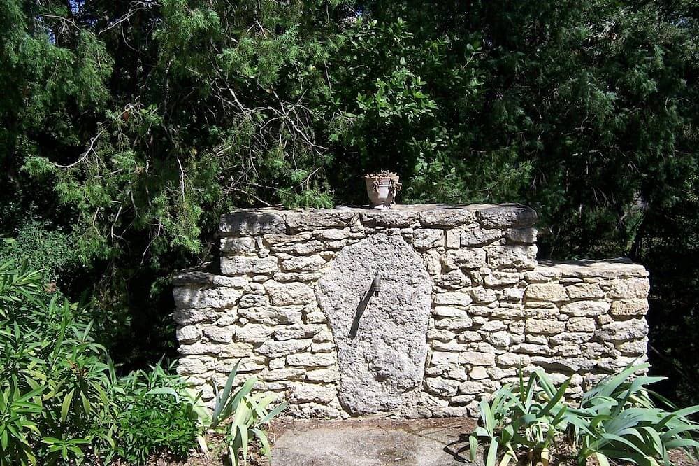Foto 12 von 30: L'Orée de l'Eure Wohnung, Garten, privater Pool in Uzès