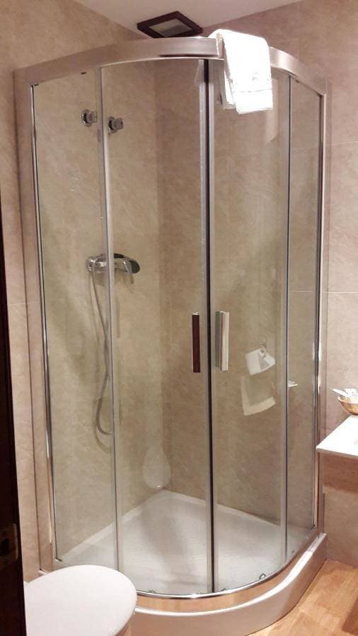 Foto 5 von 5: Triple Room with Private Bathroom