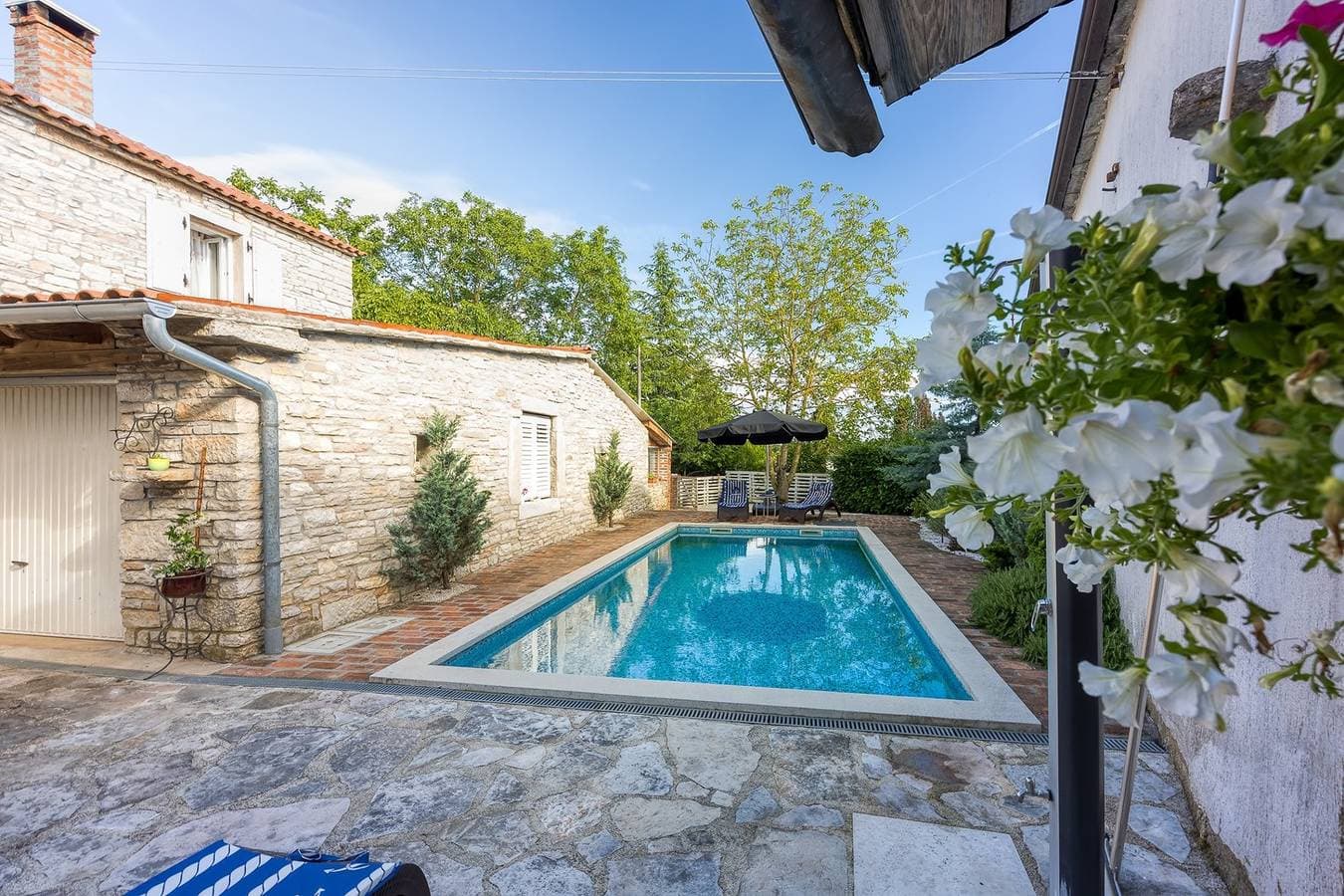 Casa Gustinka 1