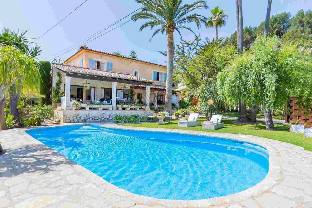 Charmante Villa mit Pool und Aussicht 1