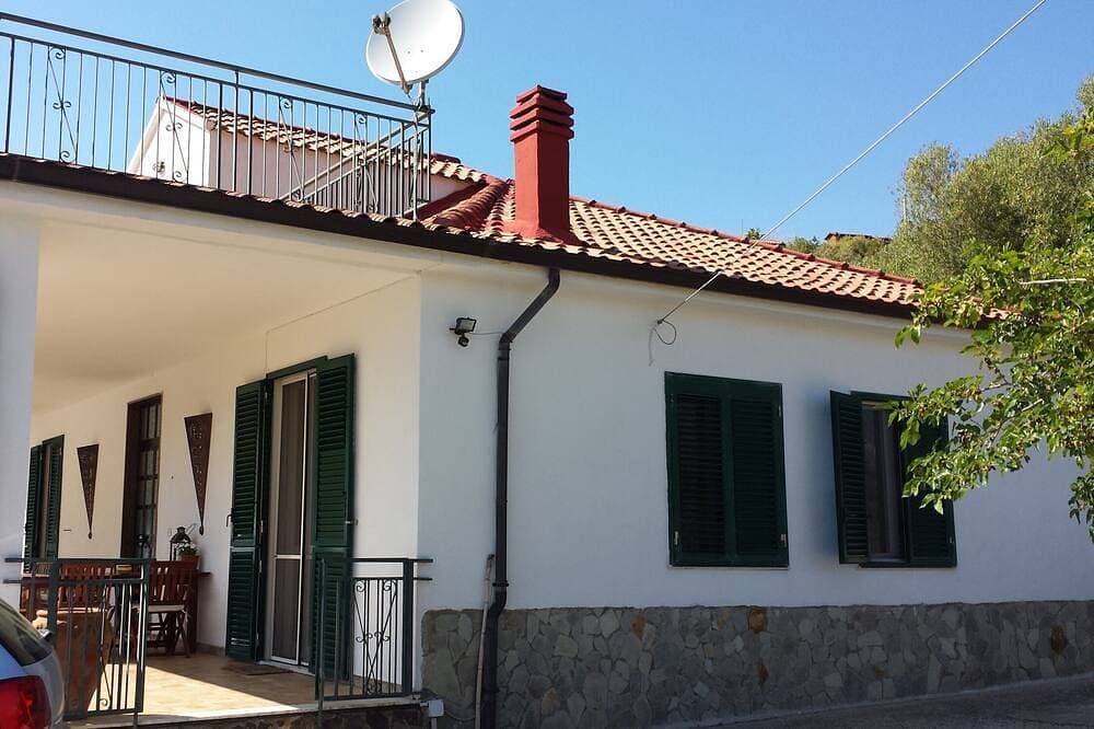 Foto 8 von 24: Freistehendes Ferienhaus mit Superblick auf Meer und Berge