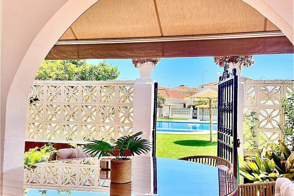Freistehendes Haus mit Pool in 200m. vom Strand und Geschäften. Kostenloses WIFI 1