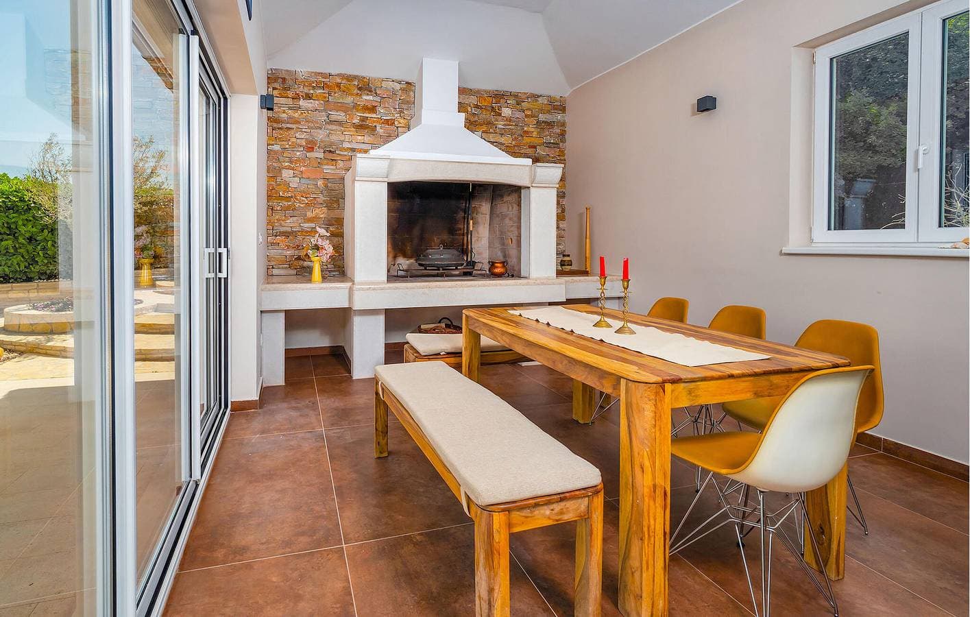 Foto 7 von 35: Gemütliche Ferienwohnung mit Pool, Terrasse und WLAN in der Nähe des Stadtzentrums von Raša