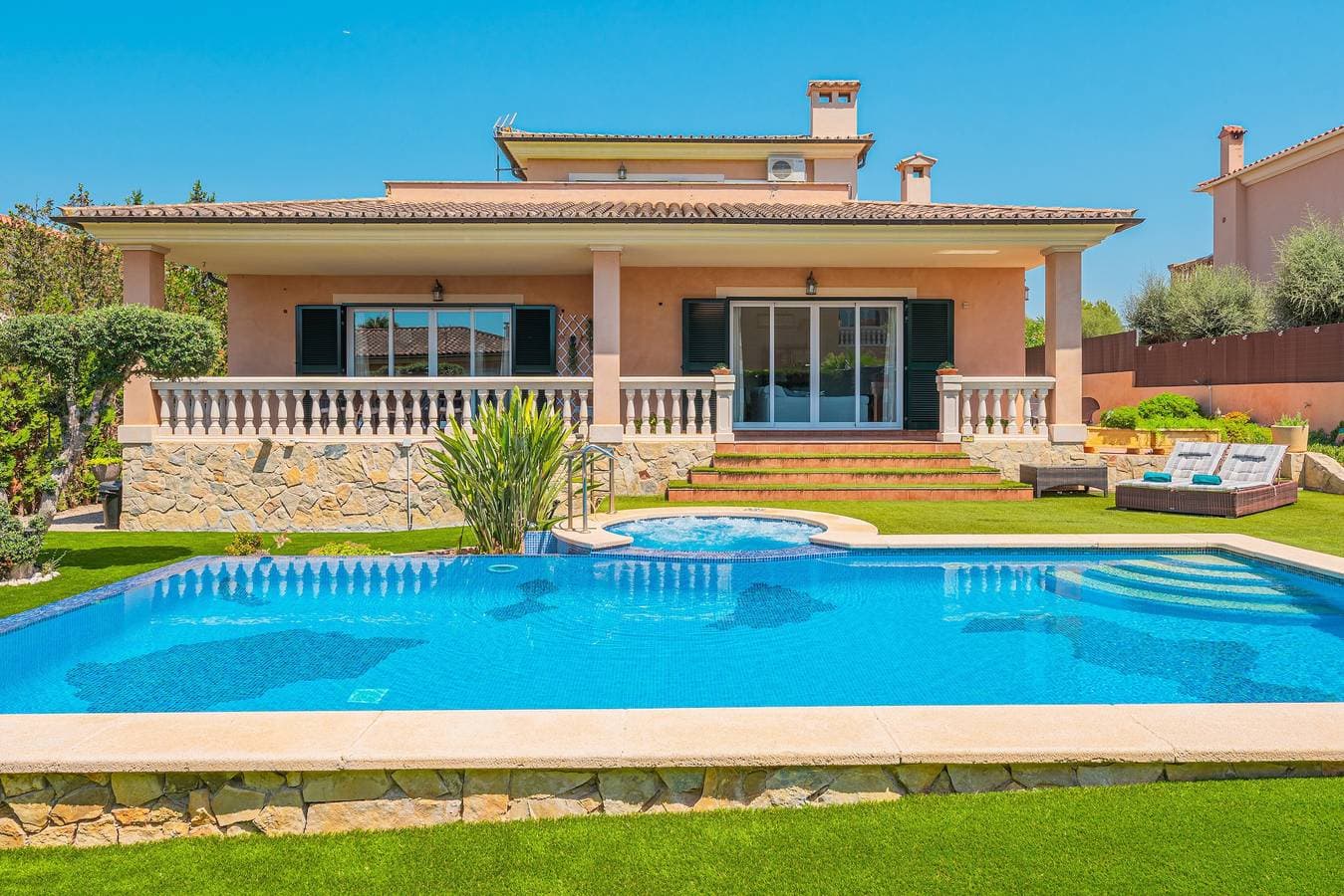 Foto 3 von 24: Villa 'S'Olivera de María' mit Bergblick, Pool, Whirlpool und privatem Grill