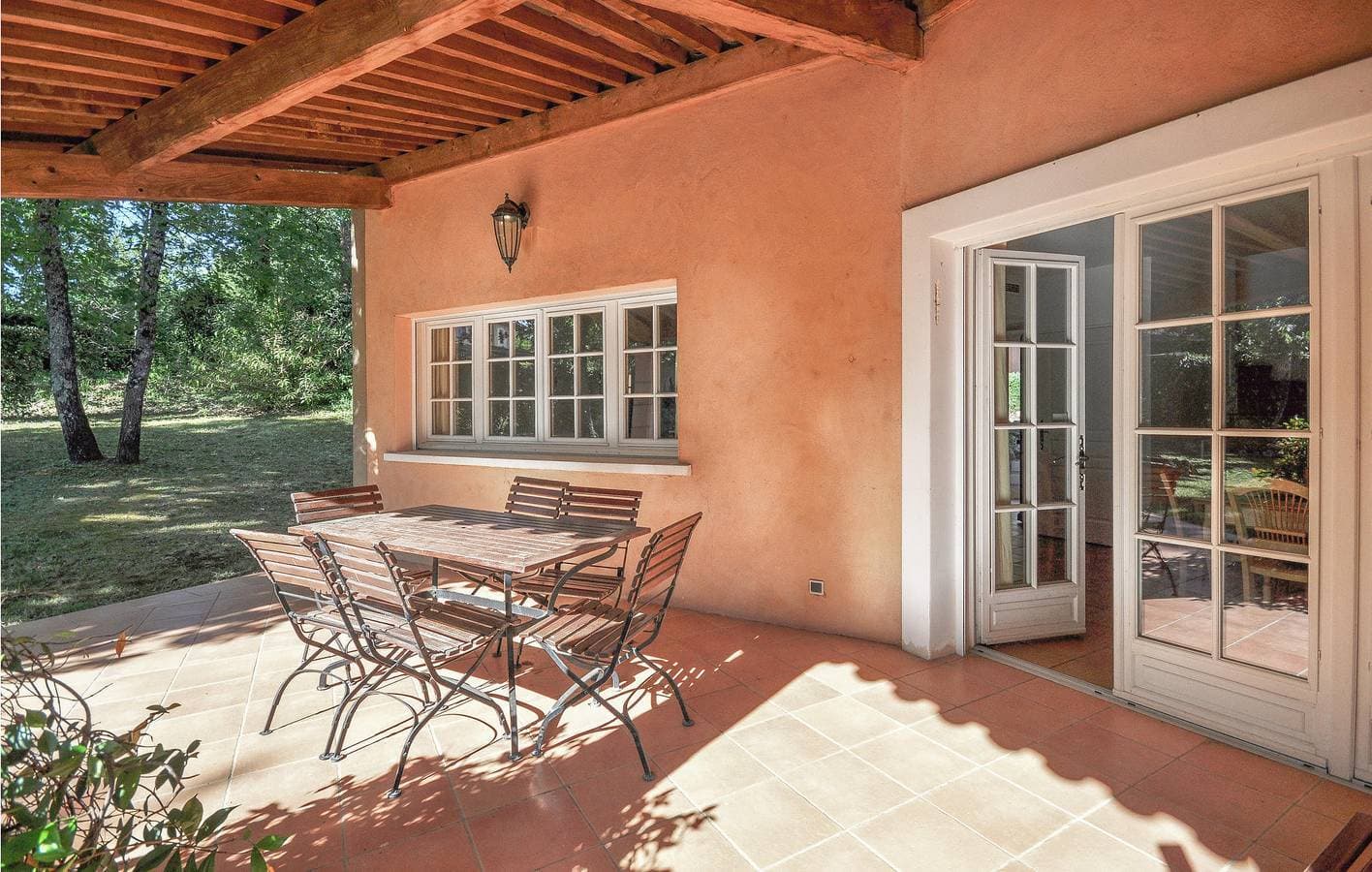 Foto 4 von 25: Poolside Getaway: 120qm mit AC, Parkplatz & WiFi