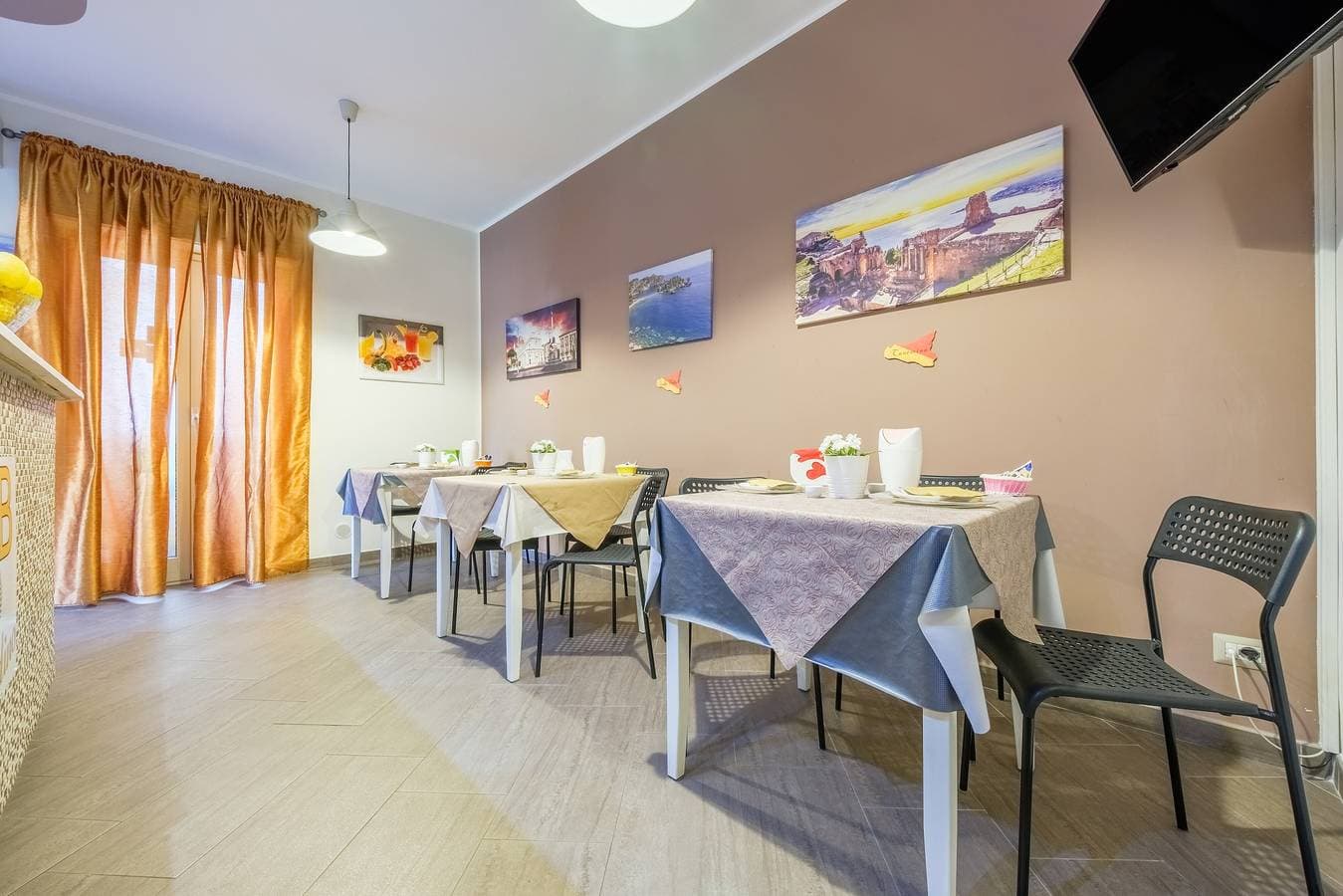 Foto 4 von 30: Zimmer 'Catania' mit Balkon, WLAN und Klimaanlage