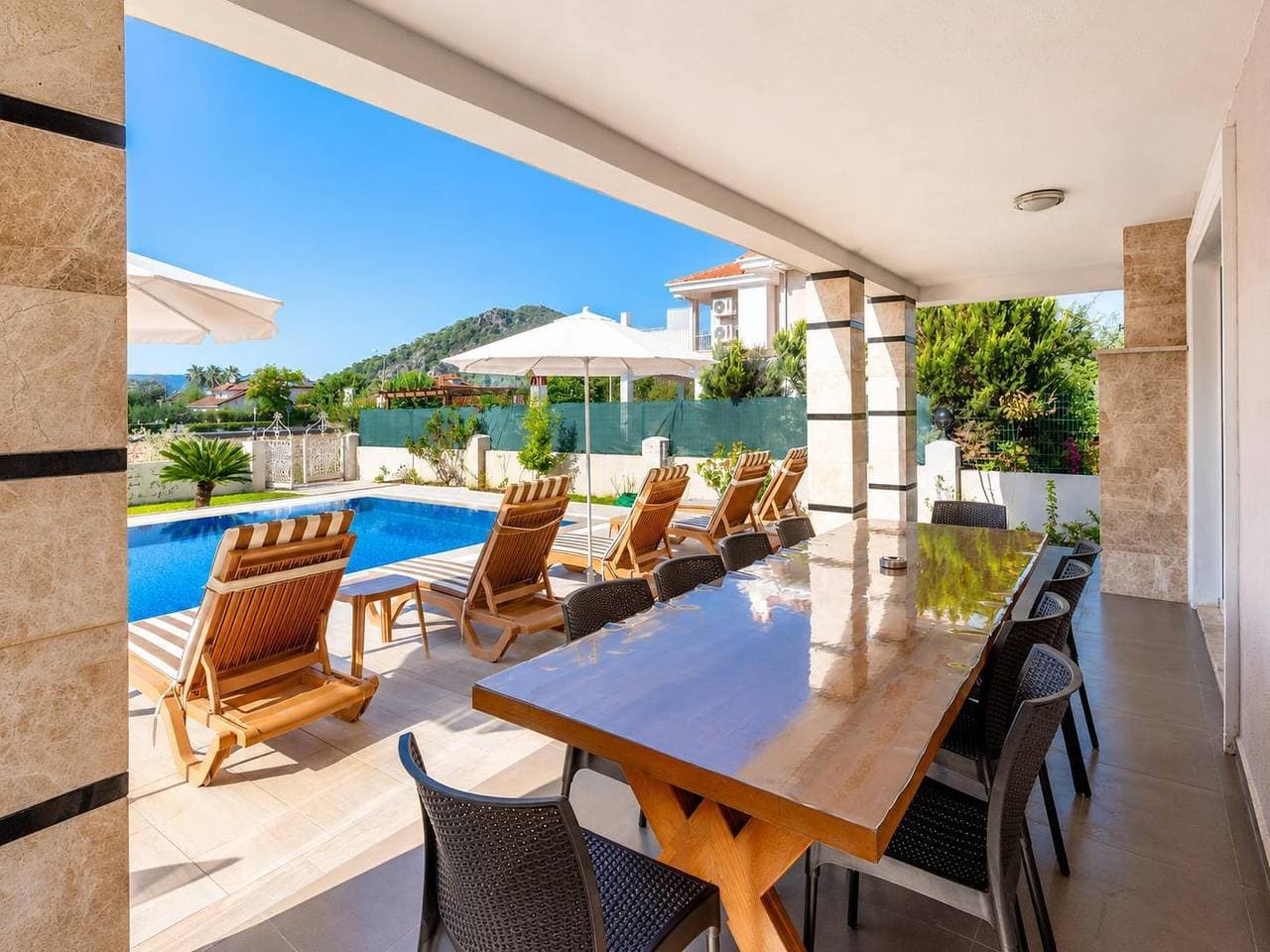 Foto 3 von 24: Villa für 10 Personen mit Terrasse