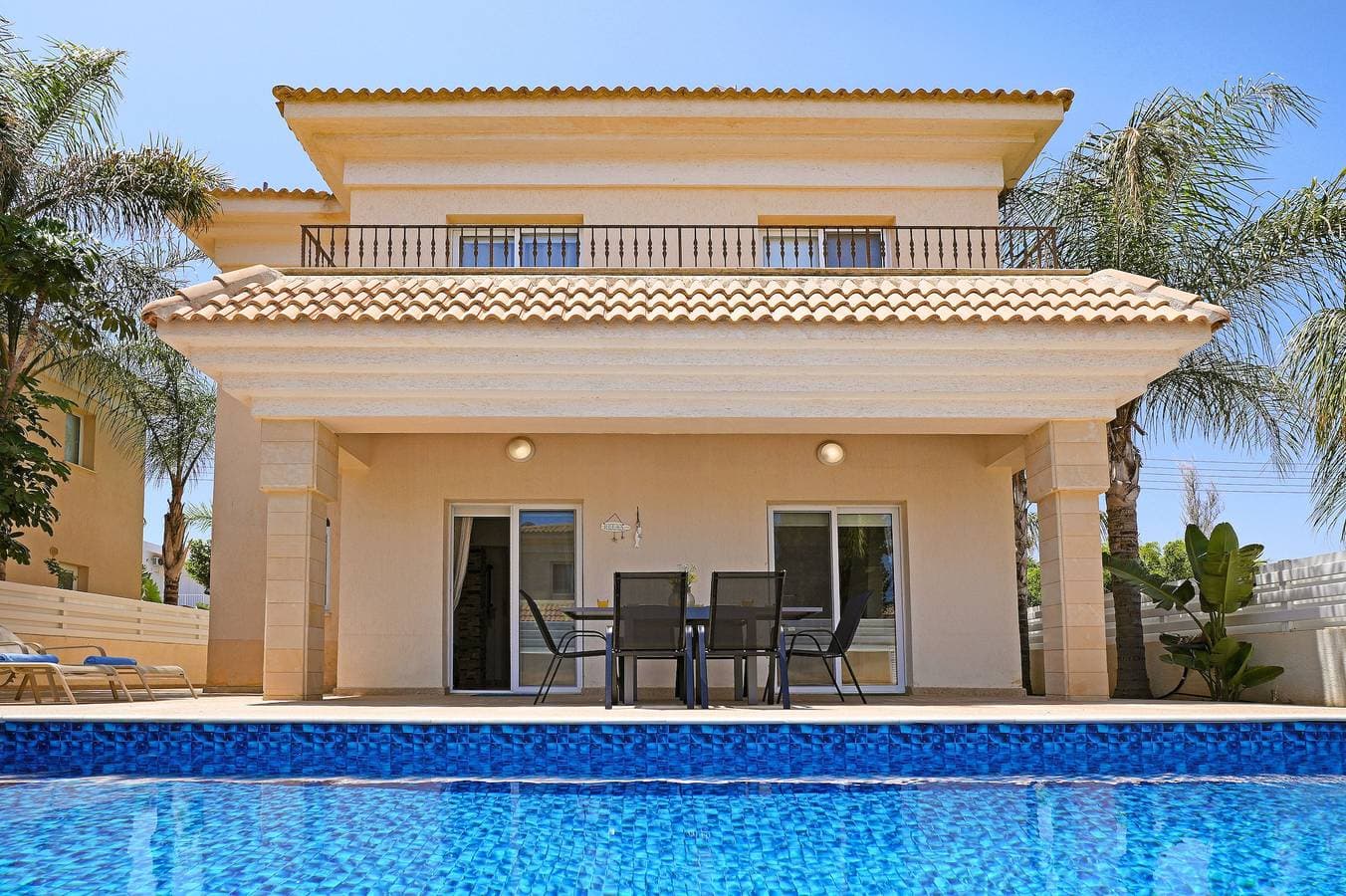 Foto 11 von 46: Villa für 7 Personen mit Balkon