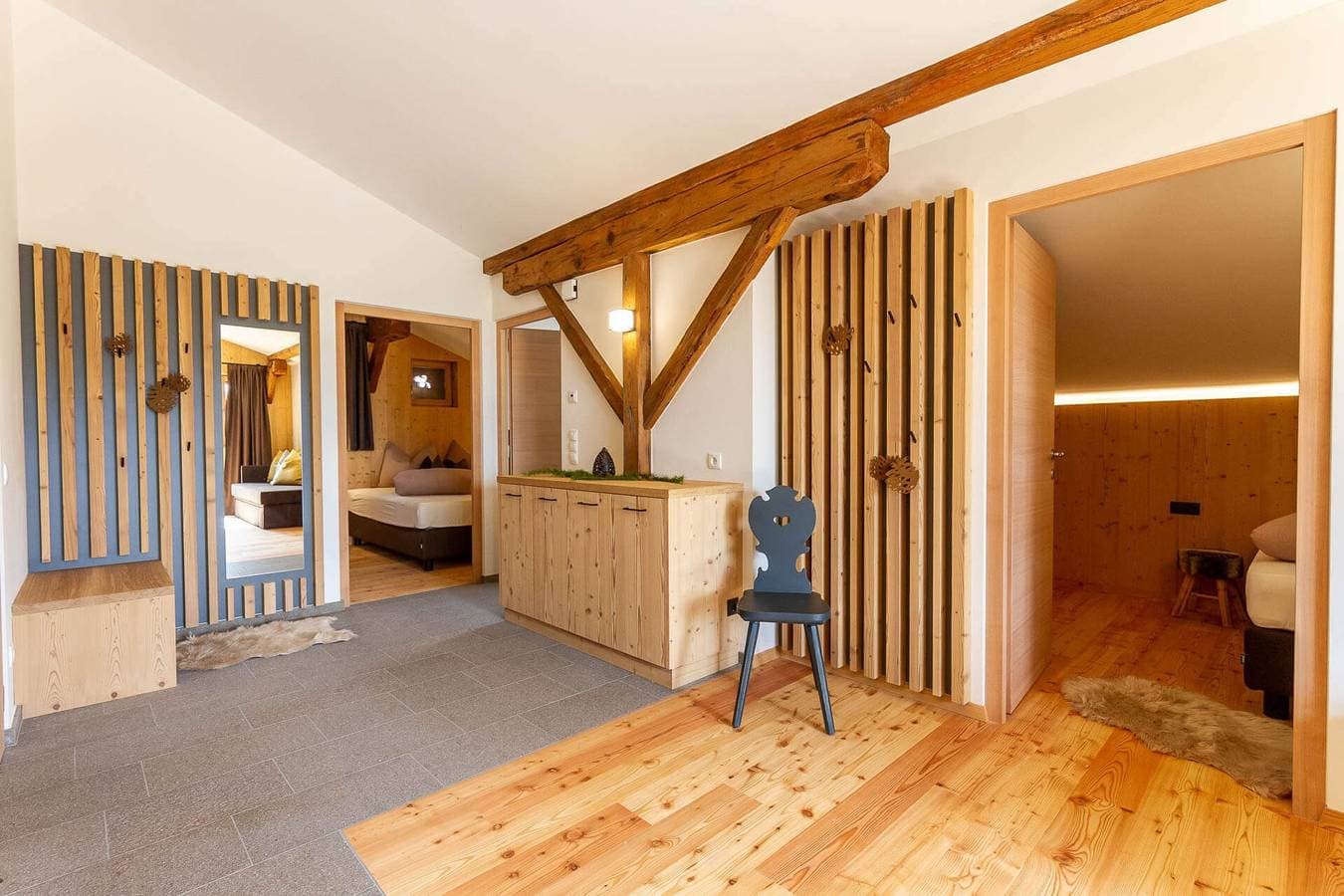 Foto 10 von 13: Ferienwohnung "Daimlhof Ferienwohnung Lärchenzweig" mit Bergblick, Garten, Balkon und WLAN