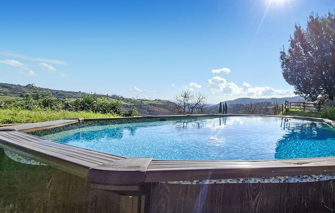 Foto 3 von 41: Reizende 300-Quadratfuß-Oase mit Pool, Garten und WLAN