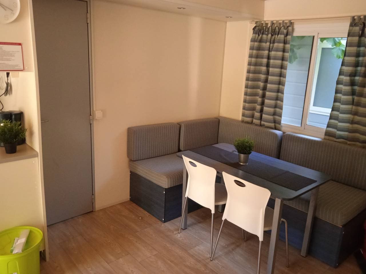 Foto 6 von 30: Chalet für 4 Personen mit Pool