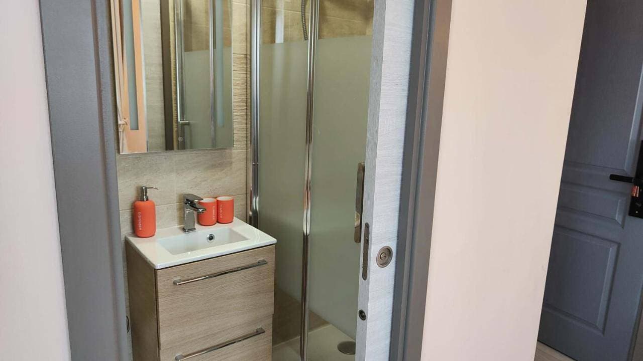 Foto 5 von 9: Double Room with Private Bathroom