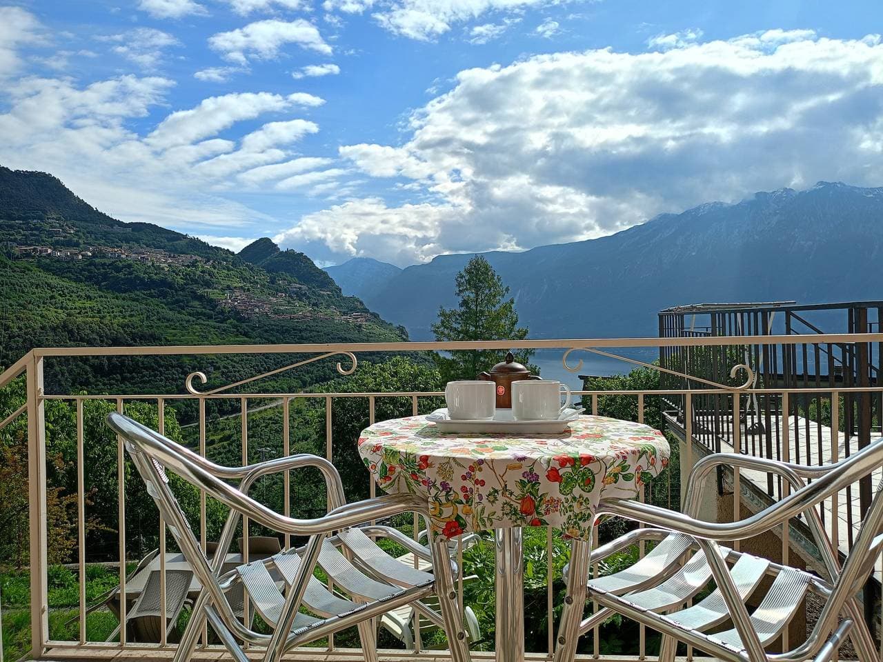 Foto 7 von 30: Ferienwohnung 'El Pià' mit Seeblick und privatem Garten