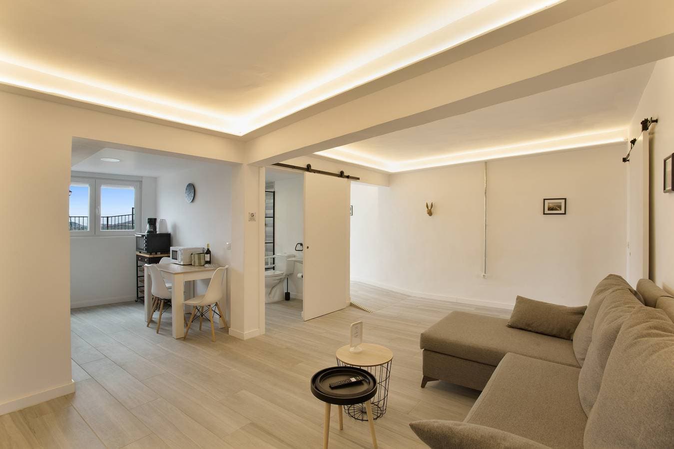 Foto 3 von 30: Ferienhaus 'El Alpendre' mit beheiztem Gemeinschaftspool, Garten und WLAN